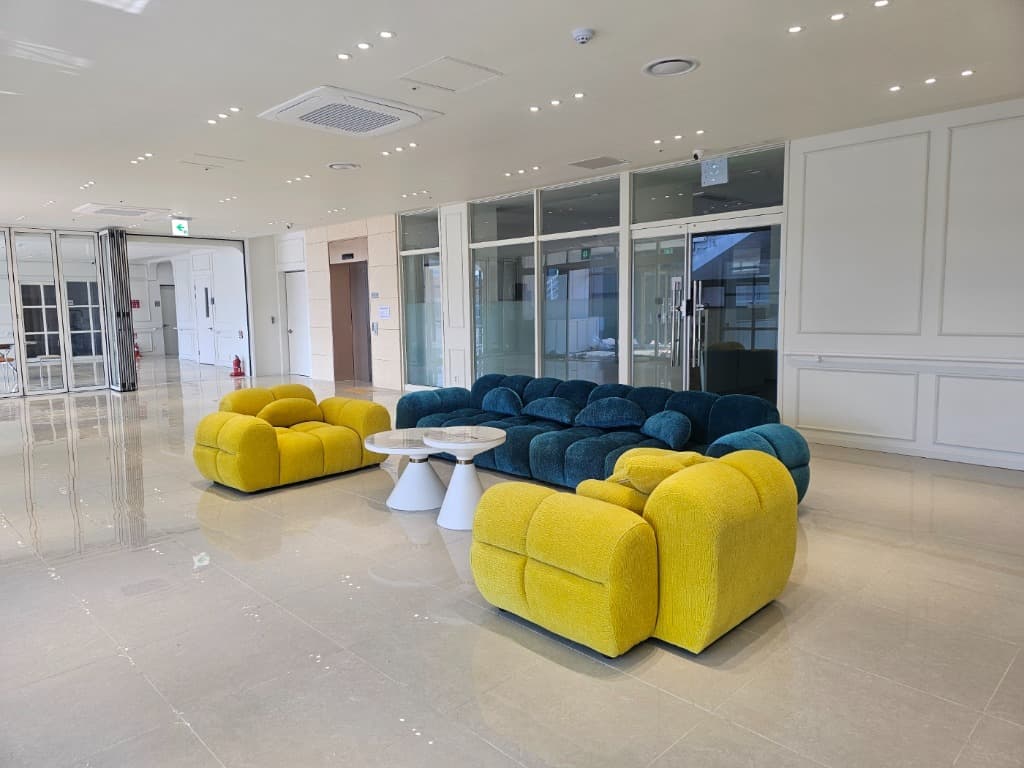 넓고 쾌적한 라운지 공간